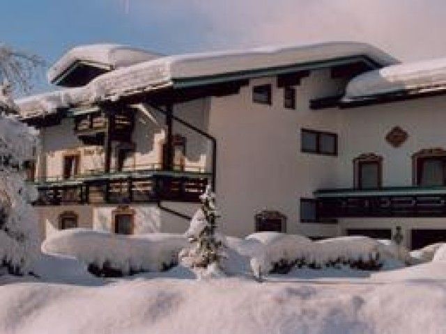 Haus Tyrolia  in Kössen im Winter