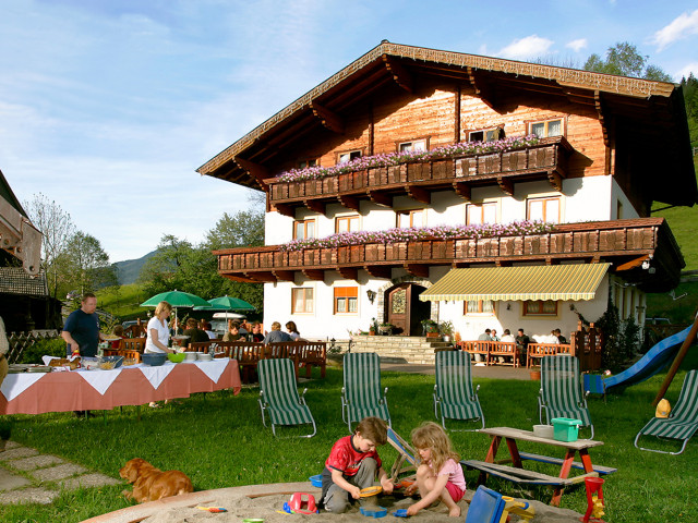 Hotel-Pension-Appartements Ötzmooshof